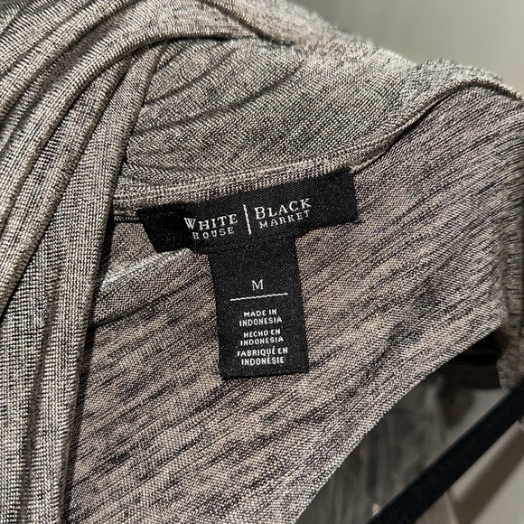 WHITE HOUSE BLACK MARKET gorgeous top! Never worn - Picture 4 of 4